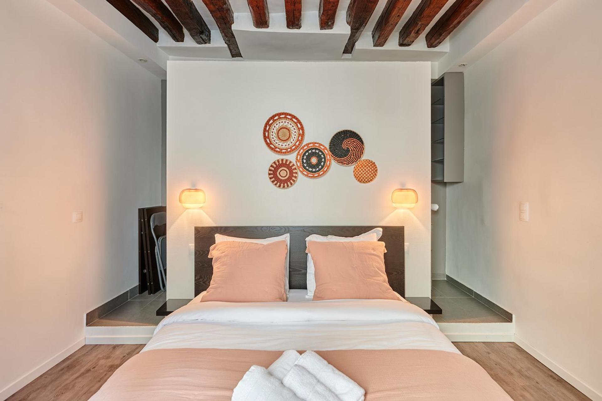Apartment Center Of Paris By Studio Prestige Exterior photo